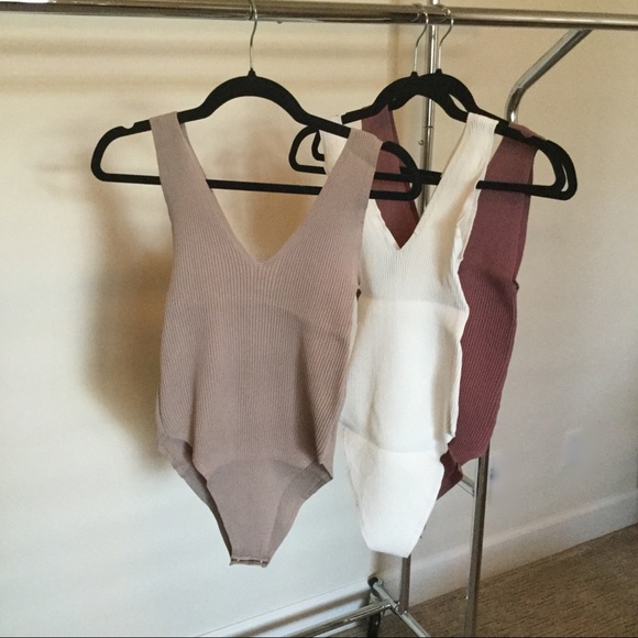 1 LEFT‼️V-Neck Ribbed Bodysuit - Picture 6 of 7